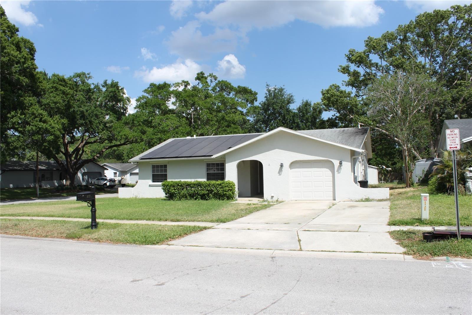 811 Gullberry Ln Property Photo 1