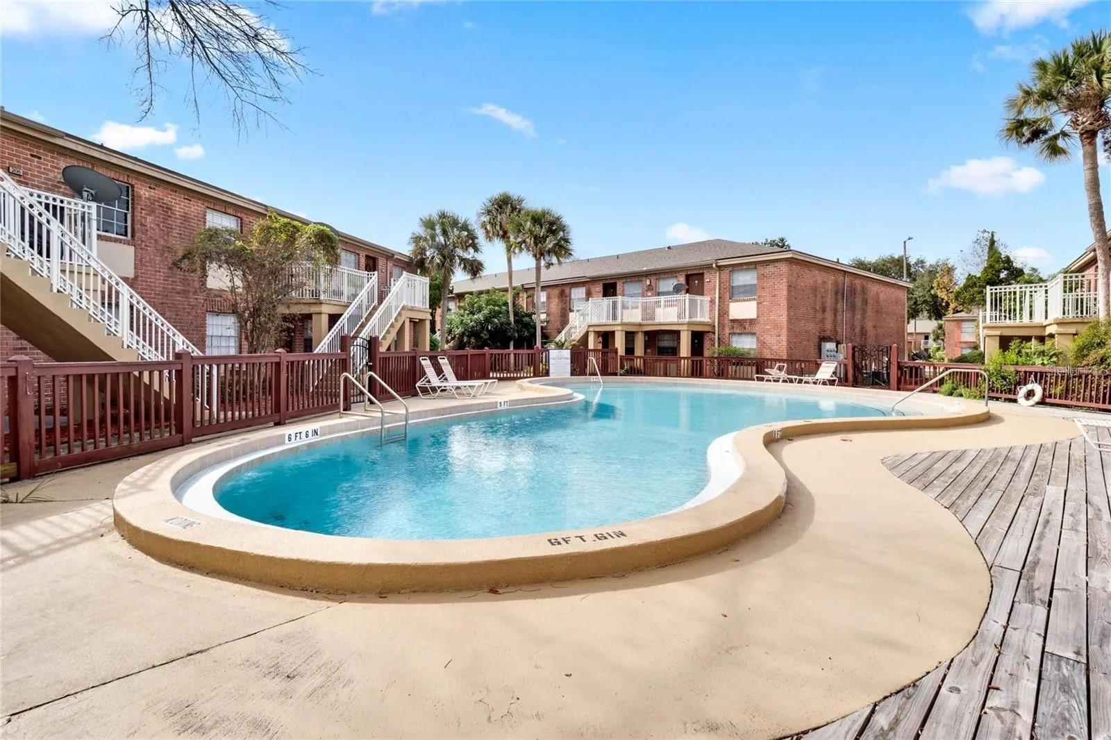 480 Banyon Tree Cir #100 Property Photo 1