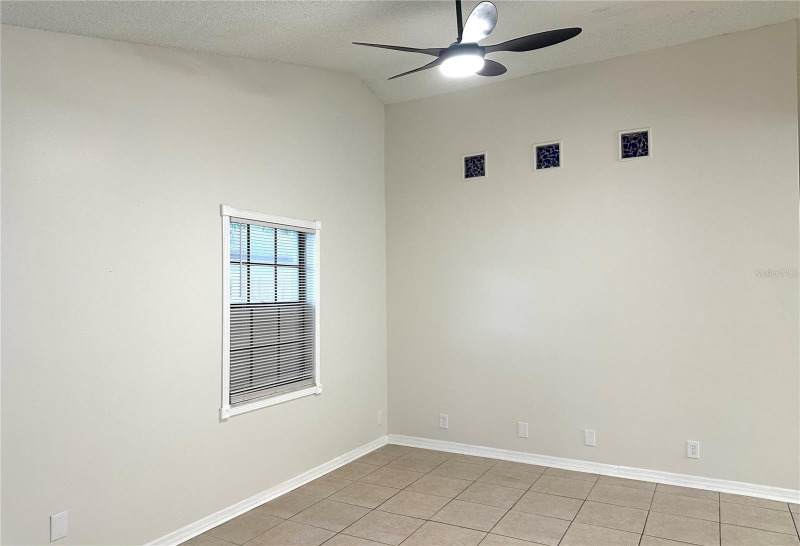 4582 Heritage Oak Dr Property Photo 5