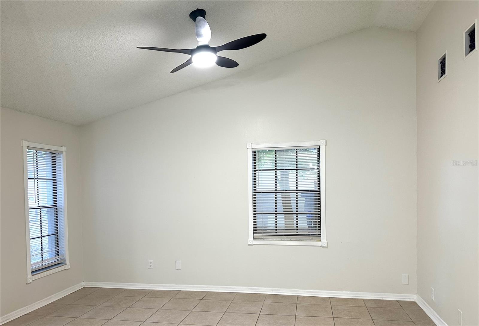 4582 Heritage Oak Dr Property Photo 7