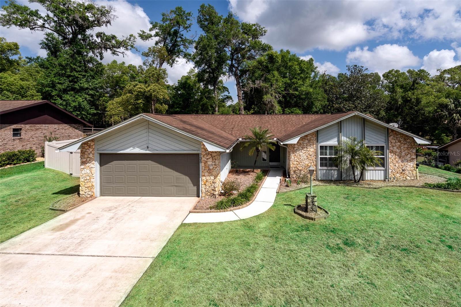 735 Oak Ter Property Photo