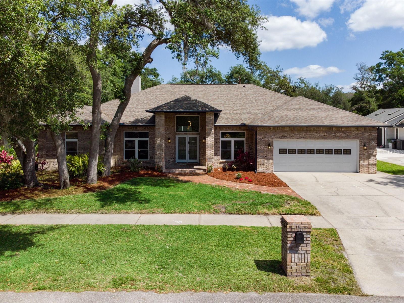 250 Shady Oaks Cir Property Photo 1