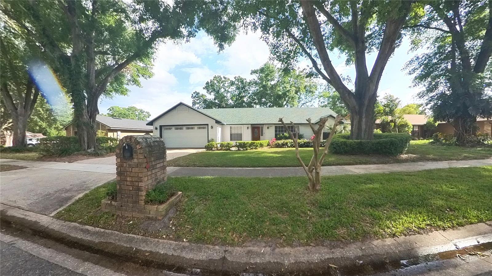 1065 Yellow Rose Dr Property Photo