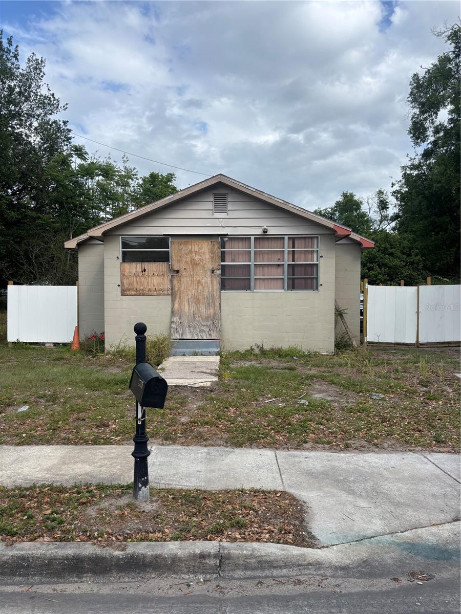 1905 S Westmoreland Dr Property Photo