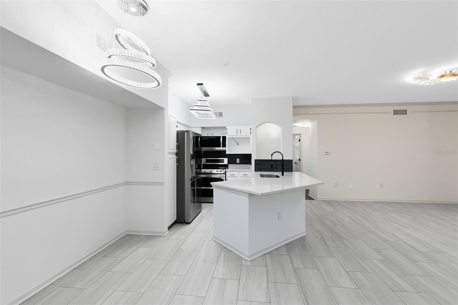 6685 Queens Borough Ave #202 Property Photo 7