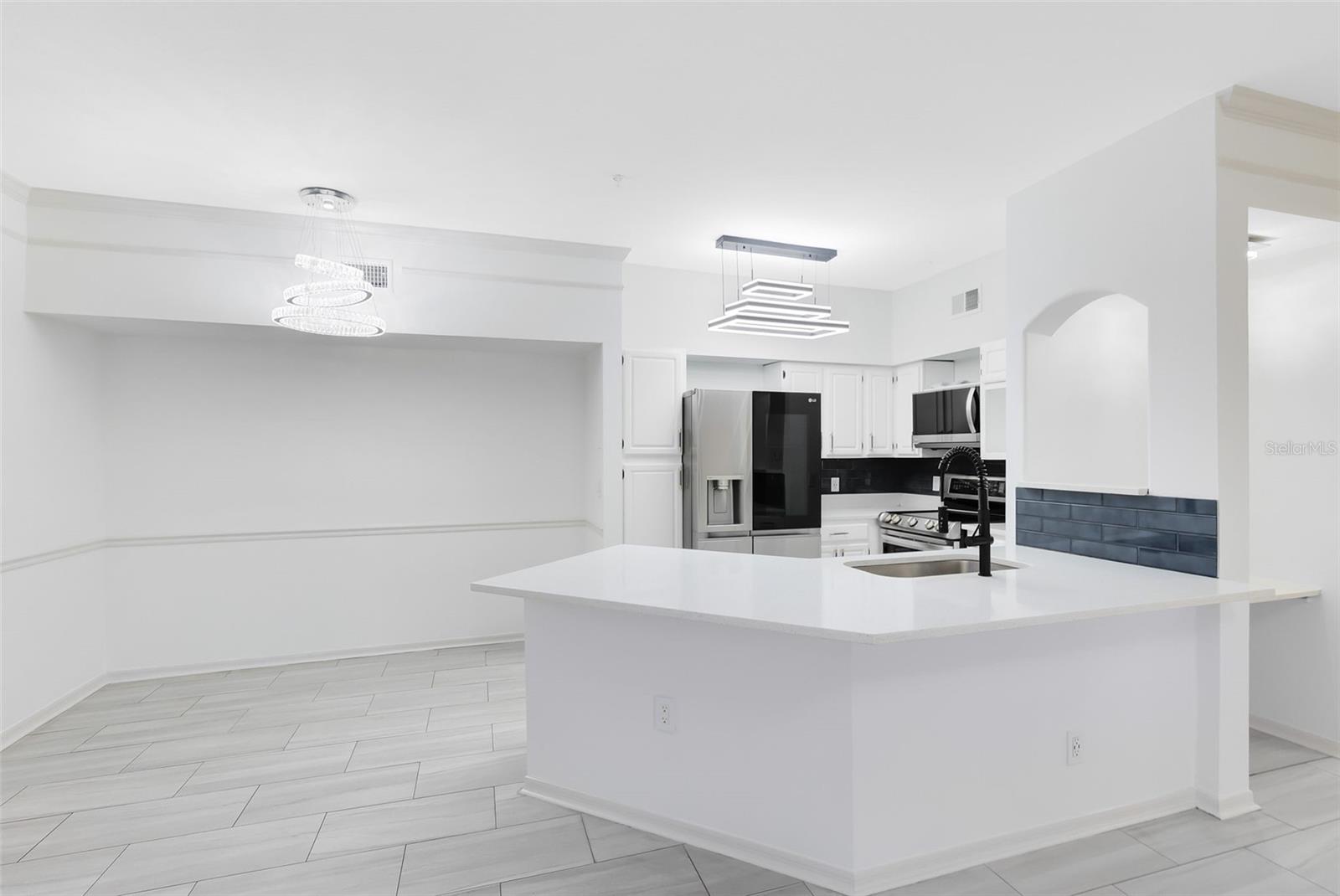 6685 Queens Borough Ave #202 Property Photo 9