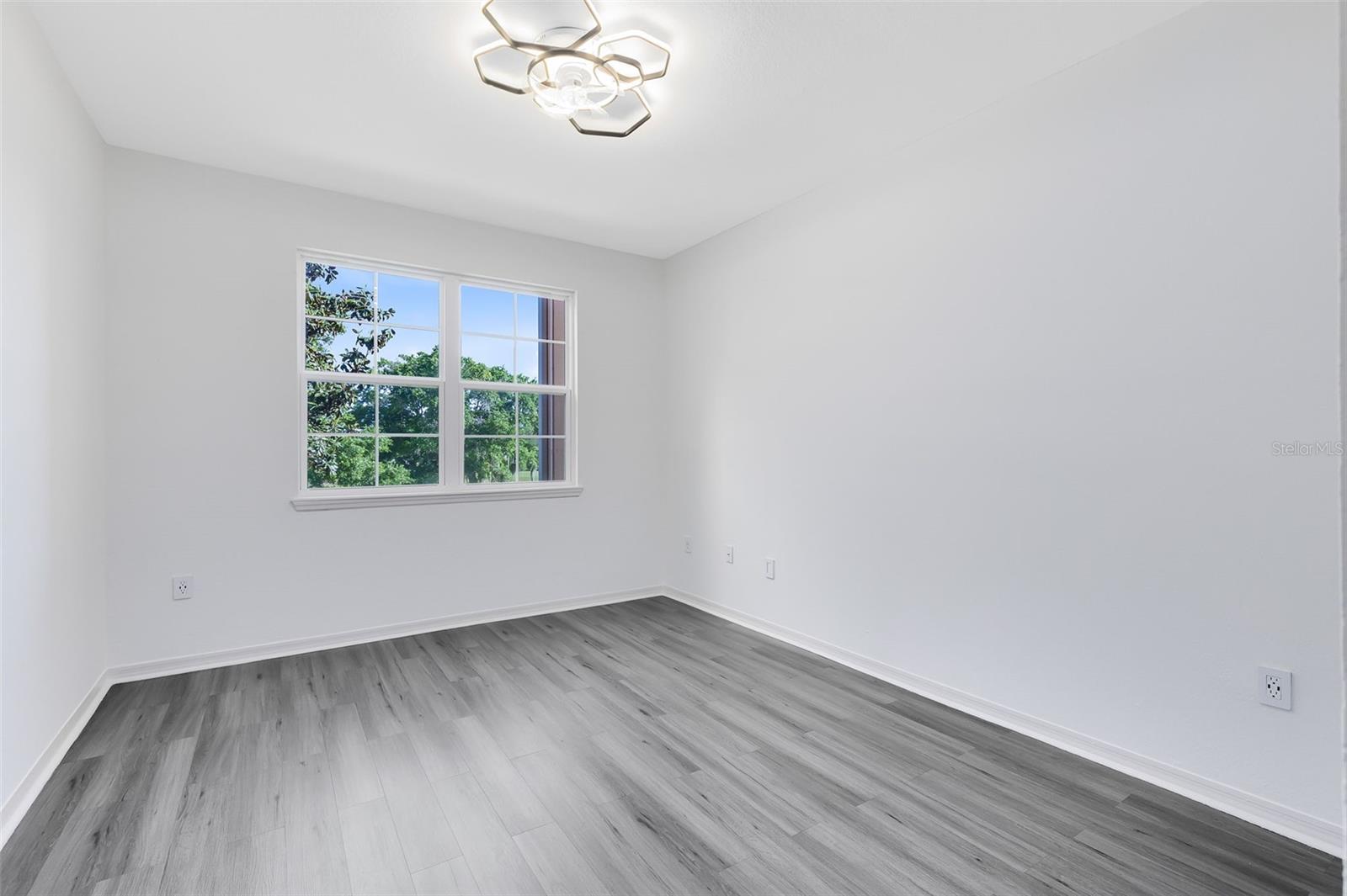 6685 Queens Borough Ave #202 Property Photo 13