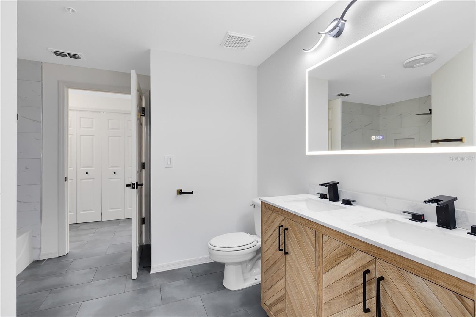 6685 Queens Borough Ave #202 Property Photo 16