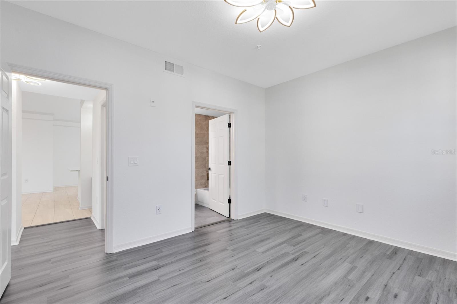 6685 Queens Borough Ave #202 Property Photo 21