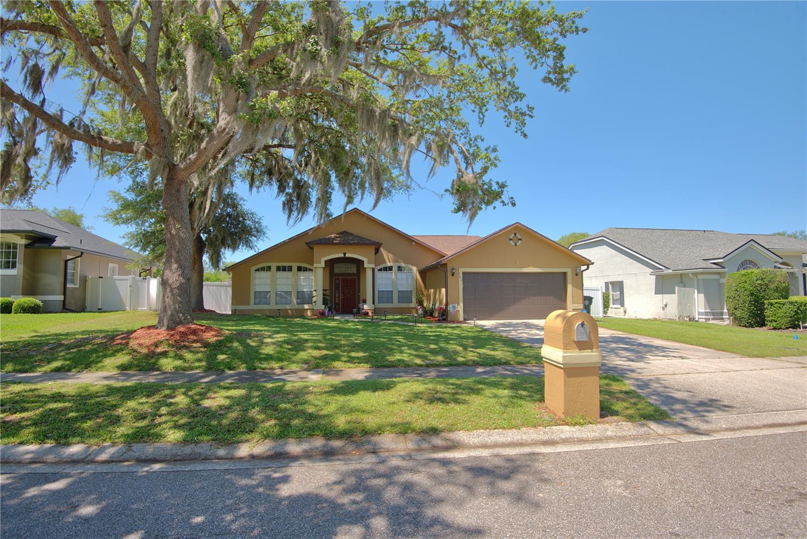 684 Yorkshire Dr Property Photo