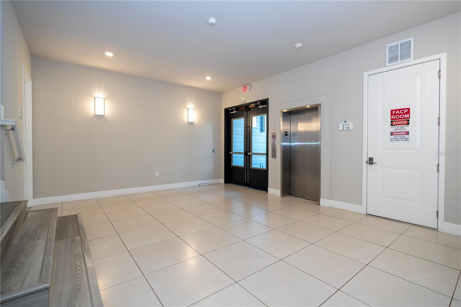 7770 Sandy Ridge Dr #219 Property Photo 4