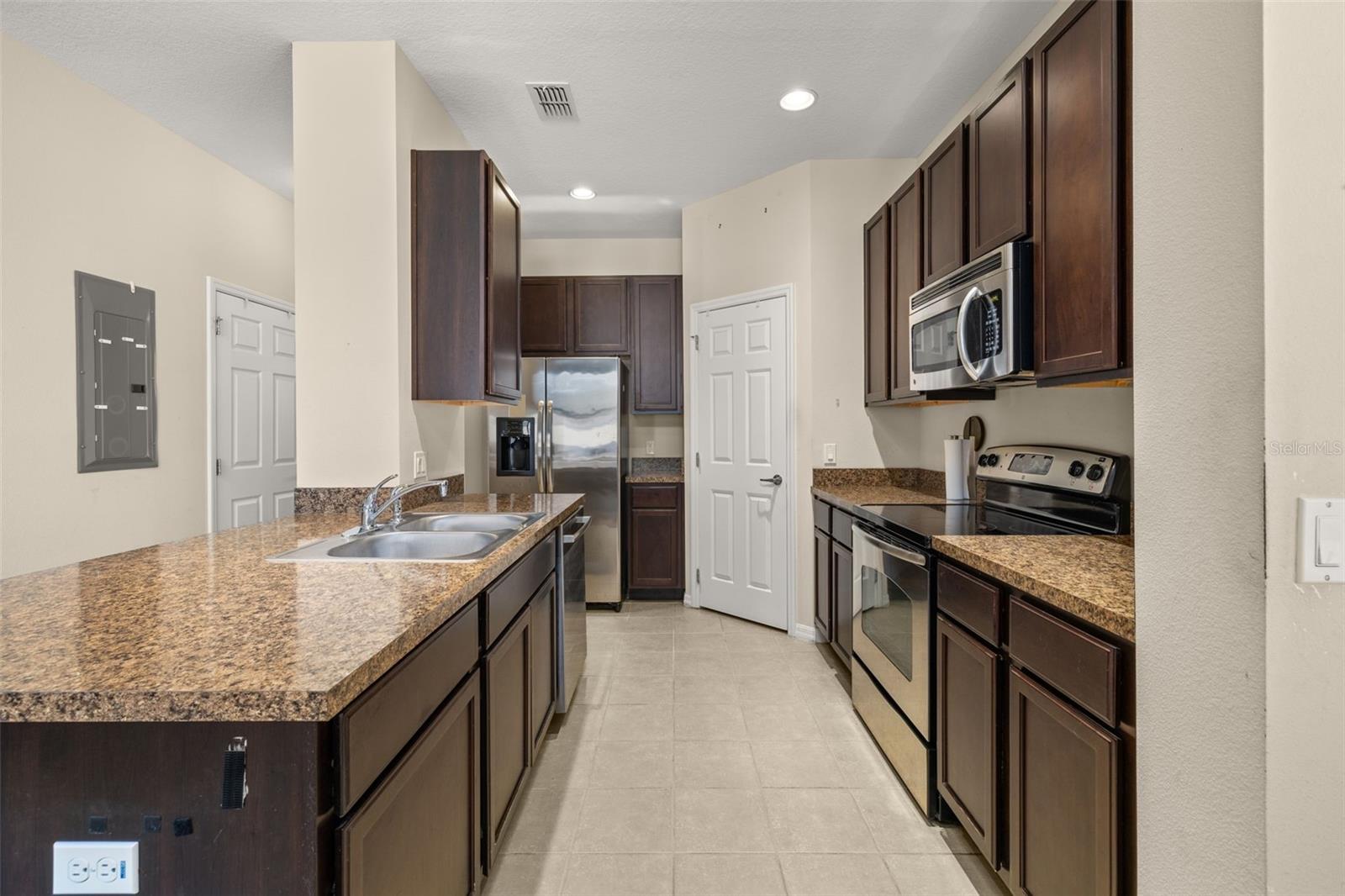 14030 Avenue Of The Grvs Property Photo 8