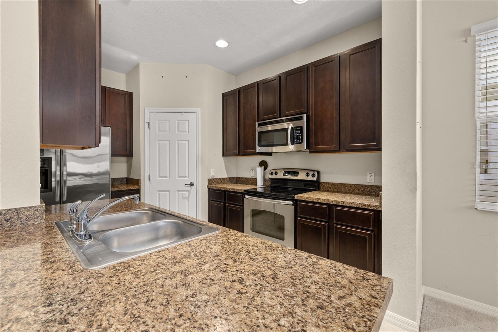 14030 Avenue Of The Grvs Property Photo 9