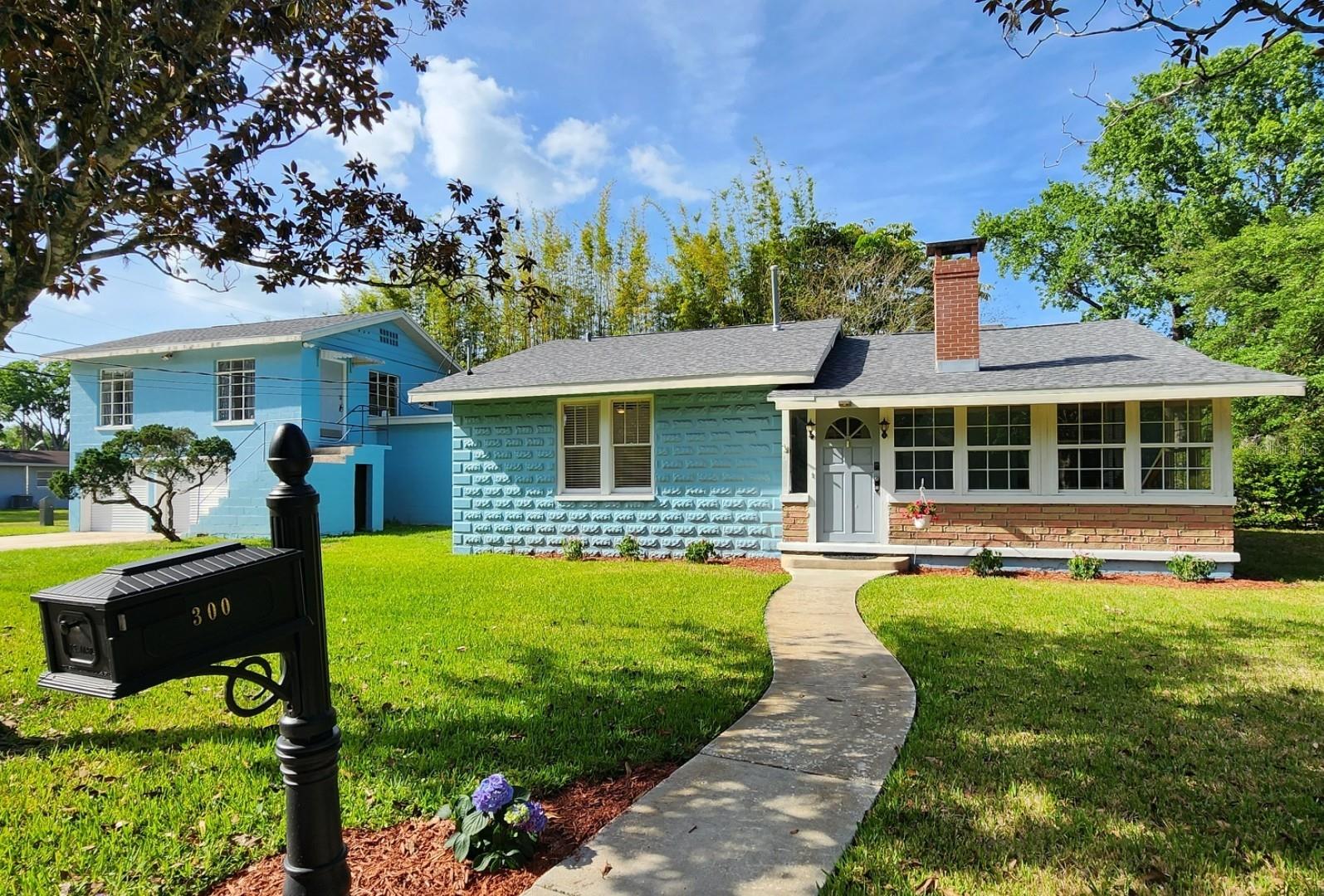 300 W 12TH ST