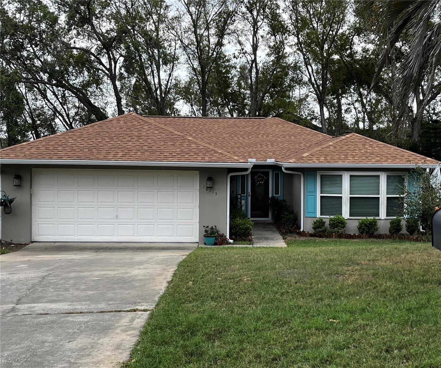 16115 Hillside Cir Property Photo