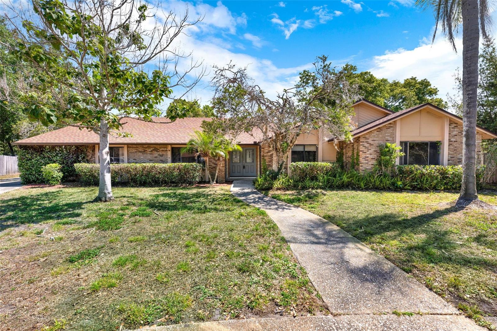545 Woodview Dr Property Photo