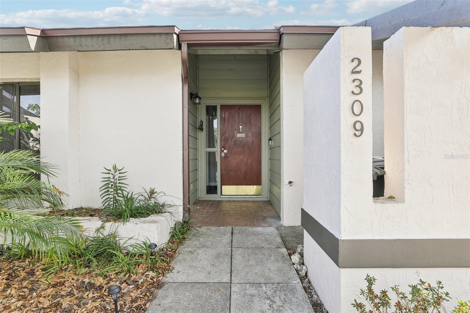 2309 Sun Valley Cir #2309 Property Photo 1