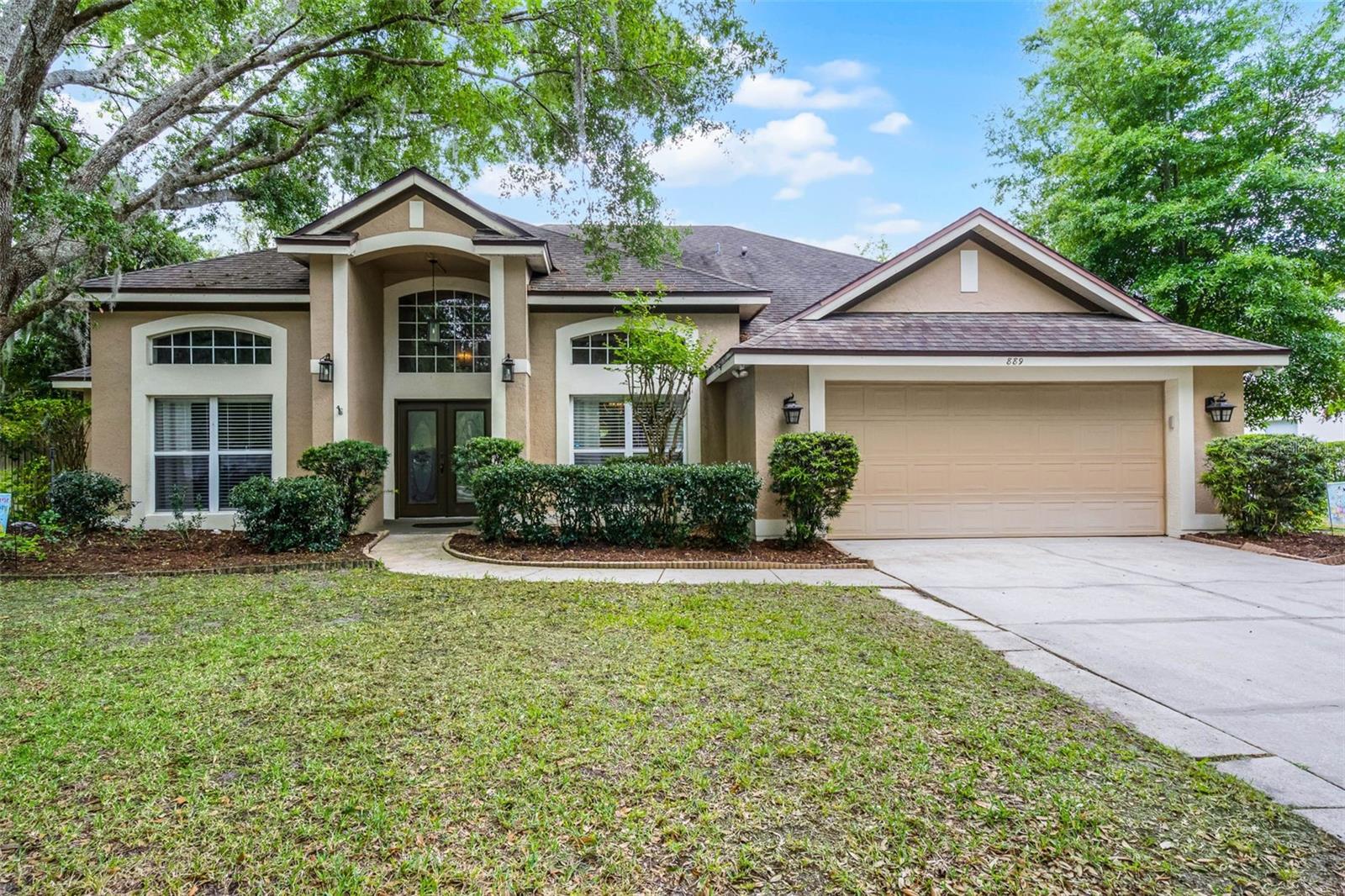 889 Kensington Gardens Ct Property Photo