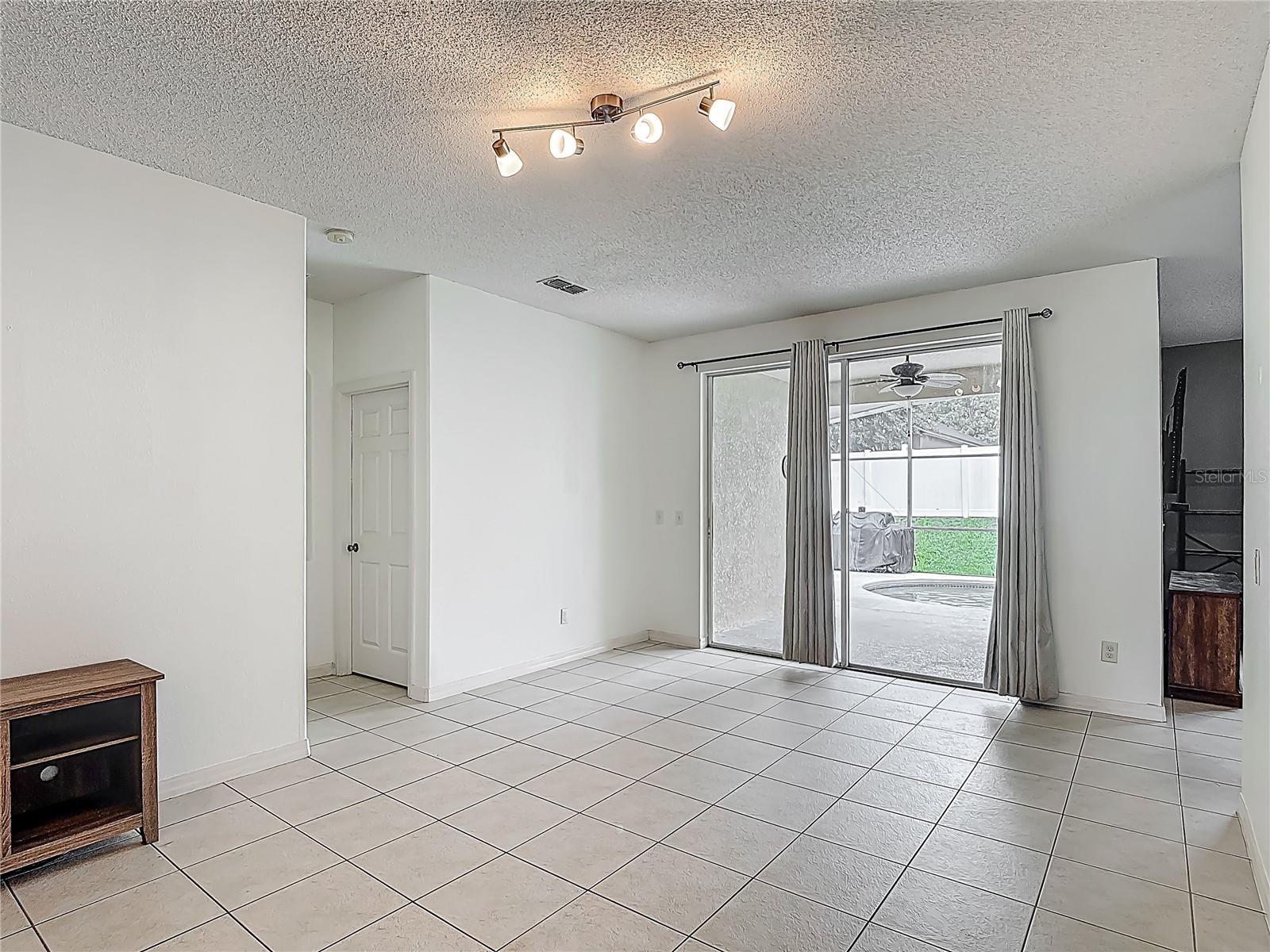 226 Sigmund Loop Property Photo 10