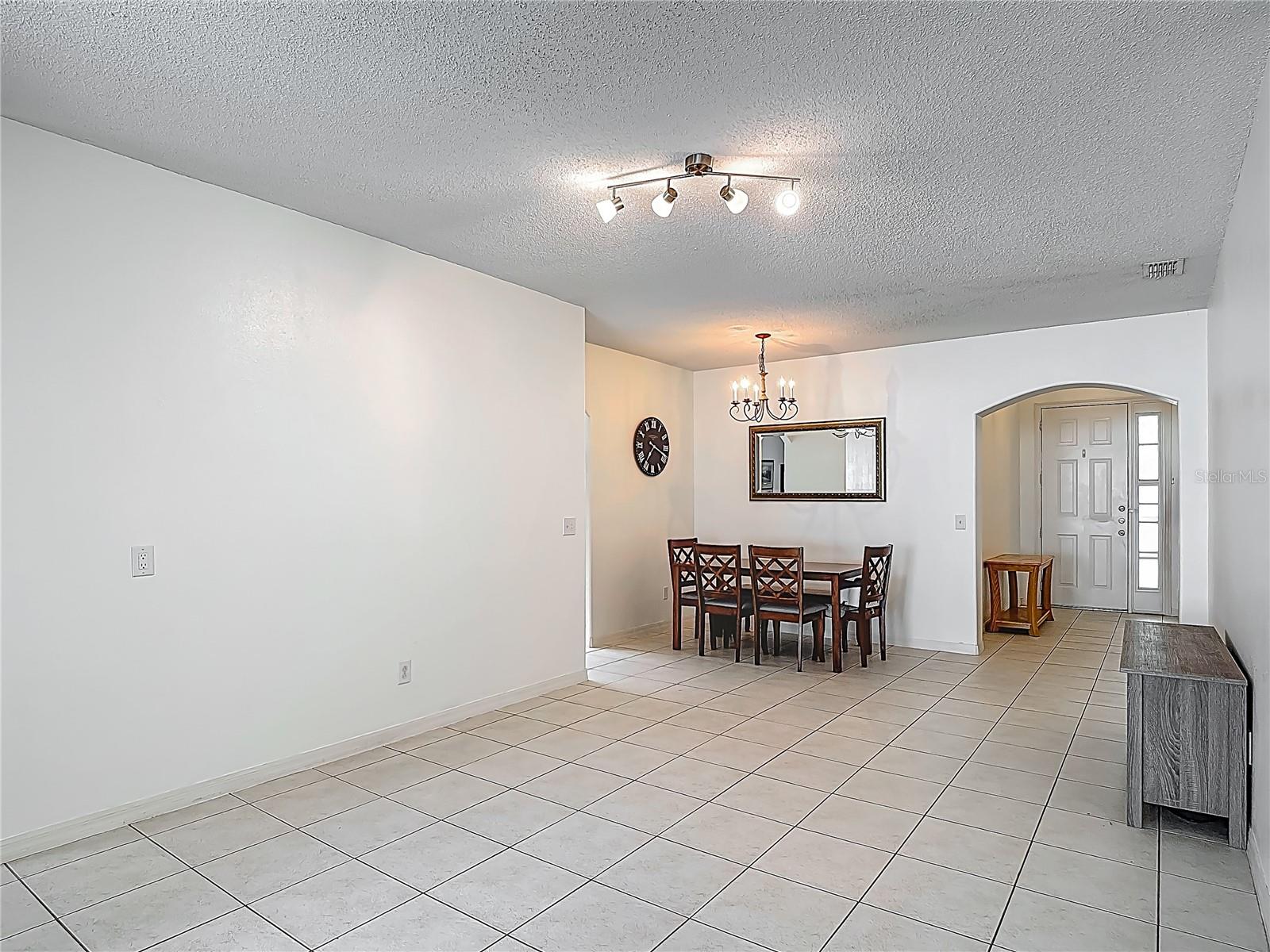 226 Sigmund Loop Property Photo 11