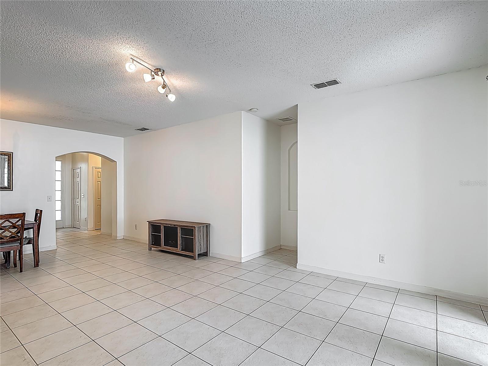 226 Sigmund Loop Property Photo 12
