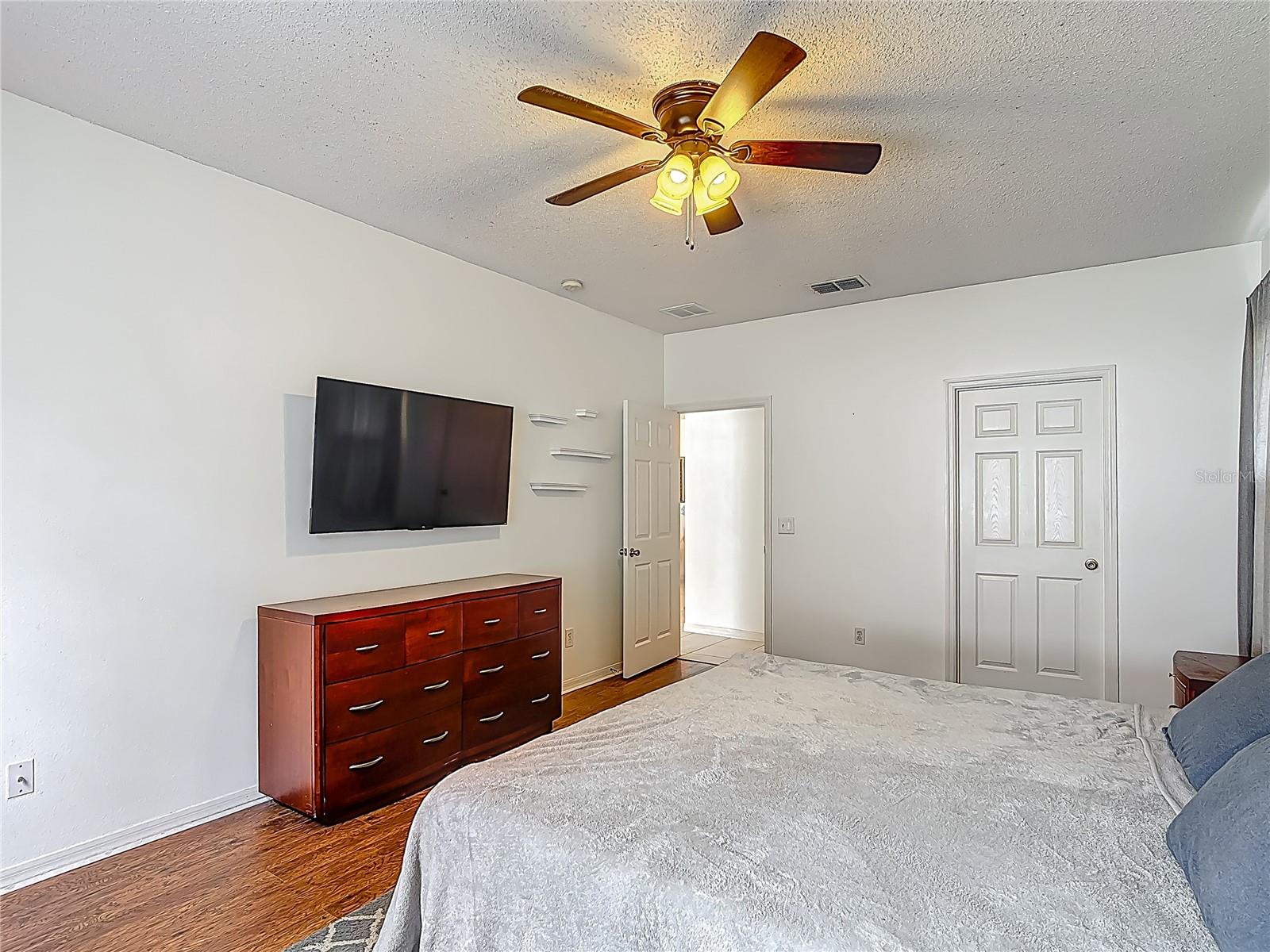 226 Sigmund Loop Property Photo 23
