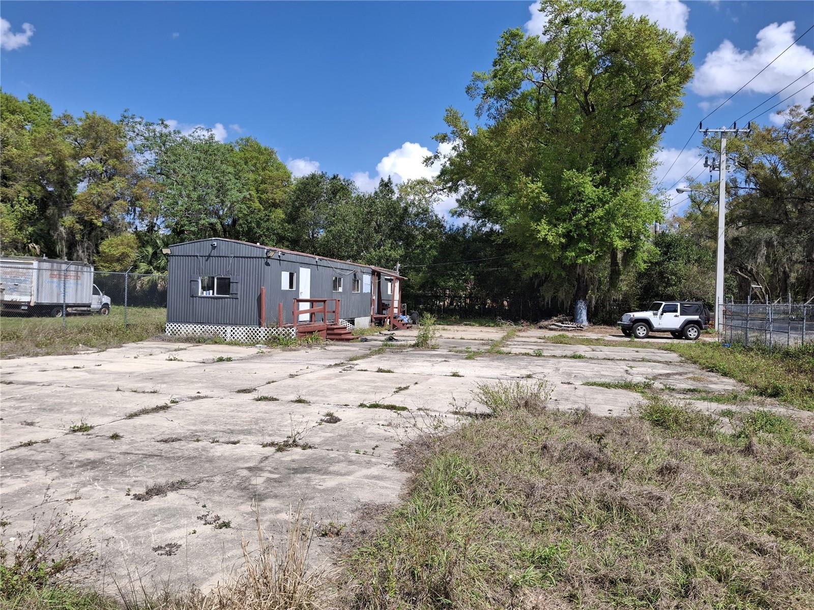160 Florida Ave Property Photo