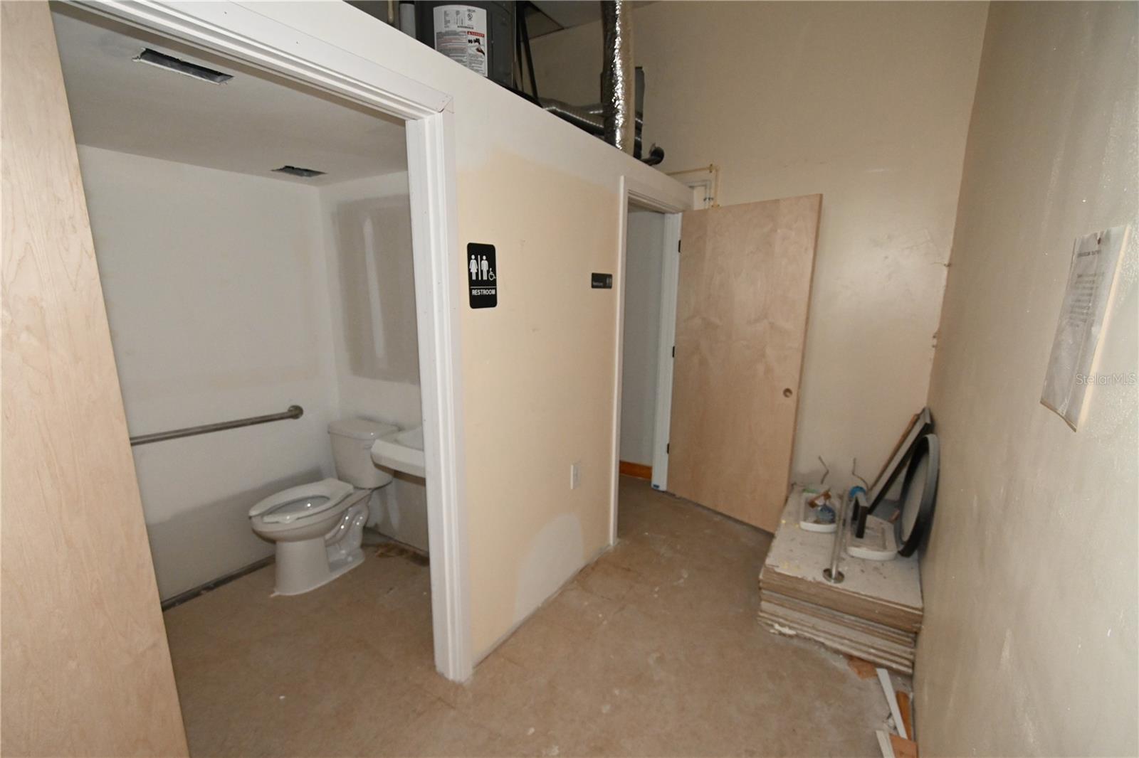 749 S Central Ave Property Photo 32