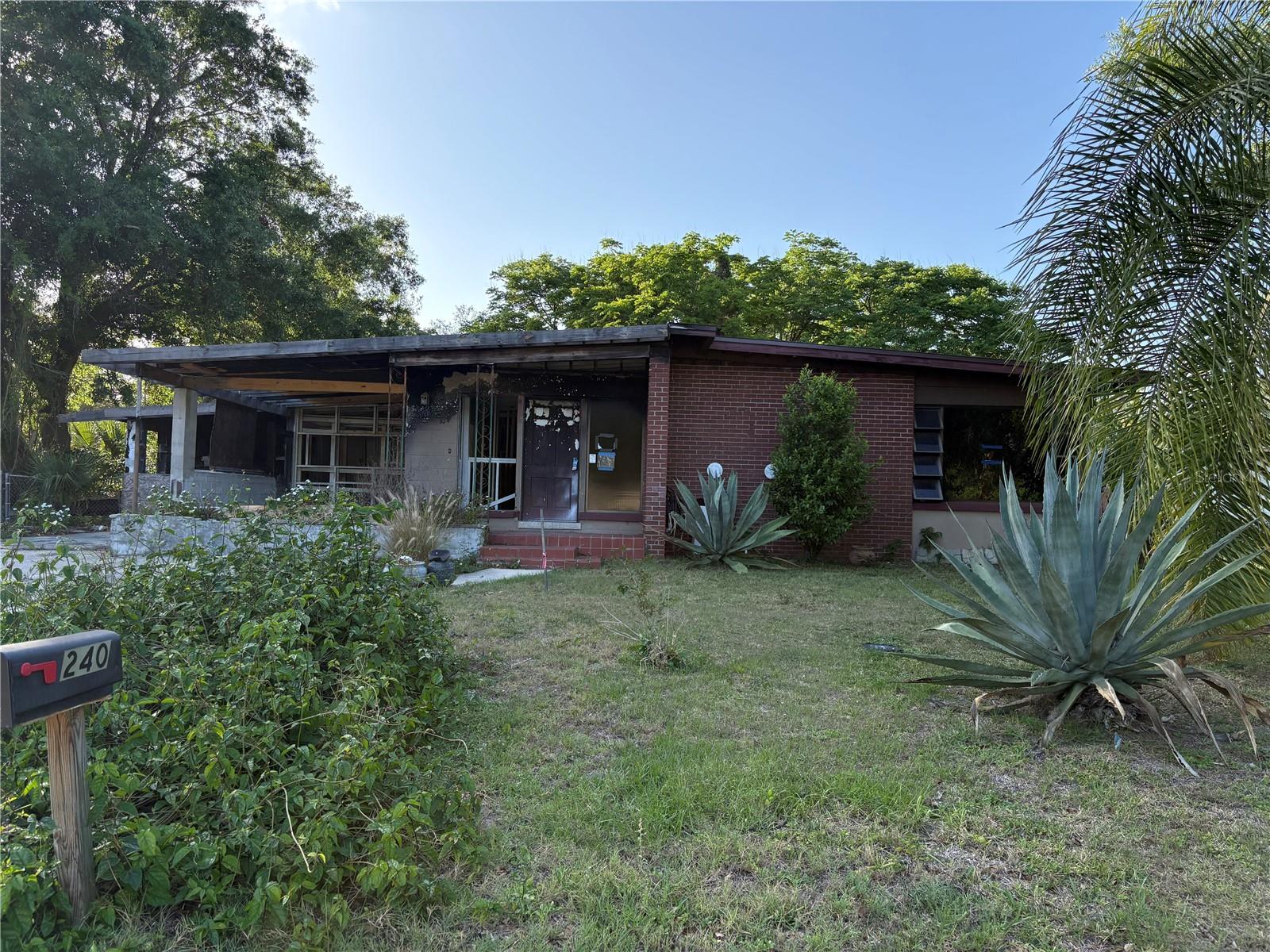240 Valencia Ct Property Photo