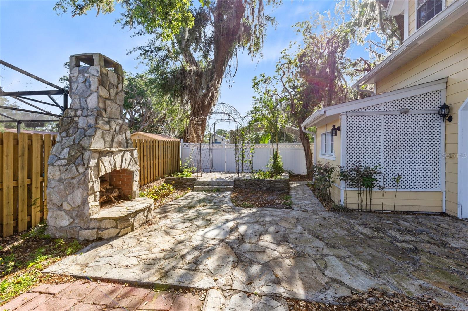 910 Cypress Ave Property Photo 40