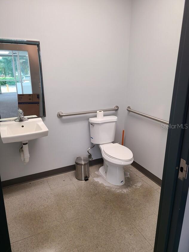 7575 Kingspointe Pkwy #19 Property Photo 8