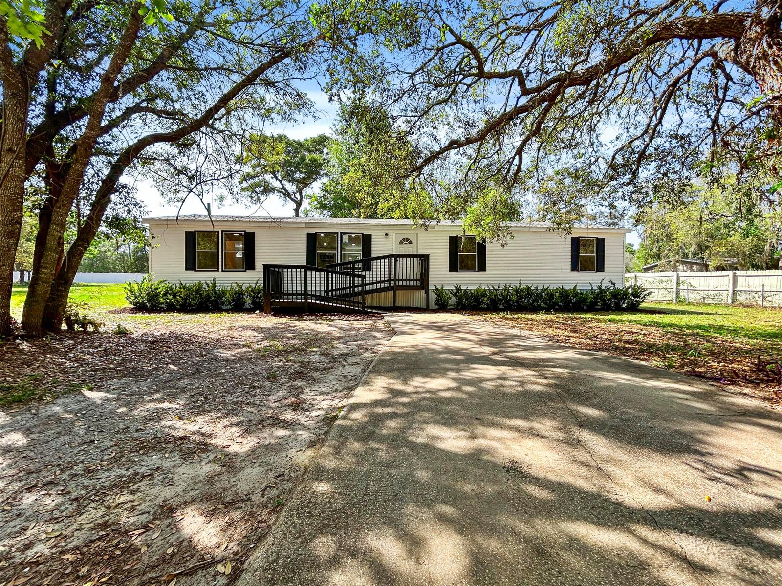 18801 Akins Dr Property Photo