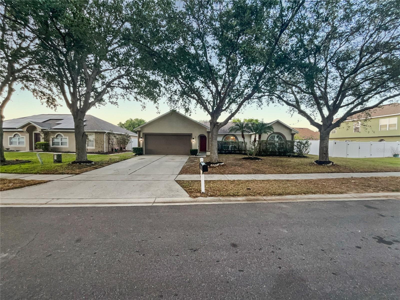 1730 Lochshyre Loop Property Photo 1