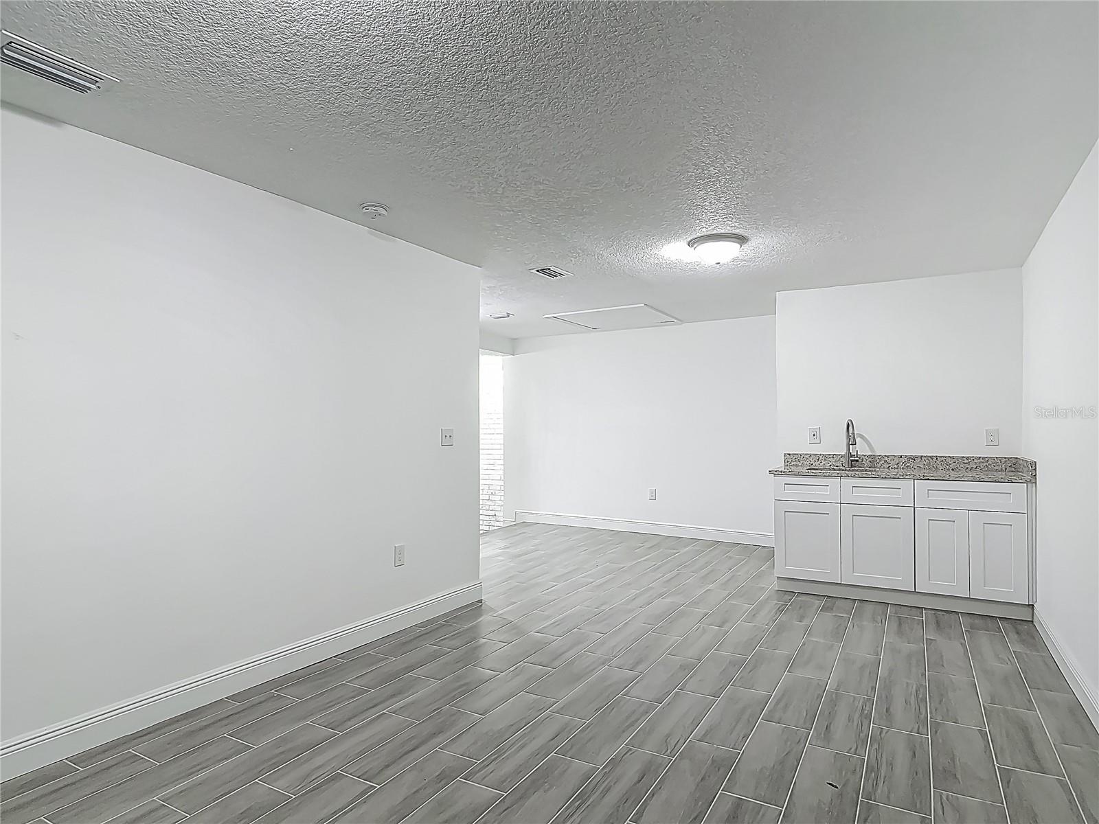 547 N Ridgewood Ave Property Photo 14
