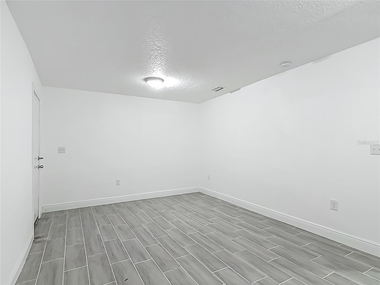 547 N Ridgewood Ave Property Photo 15