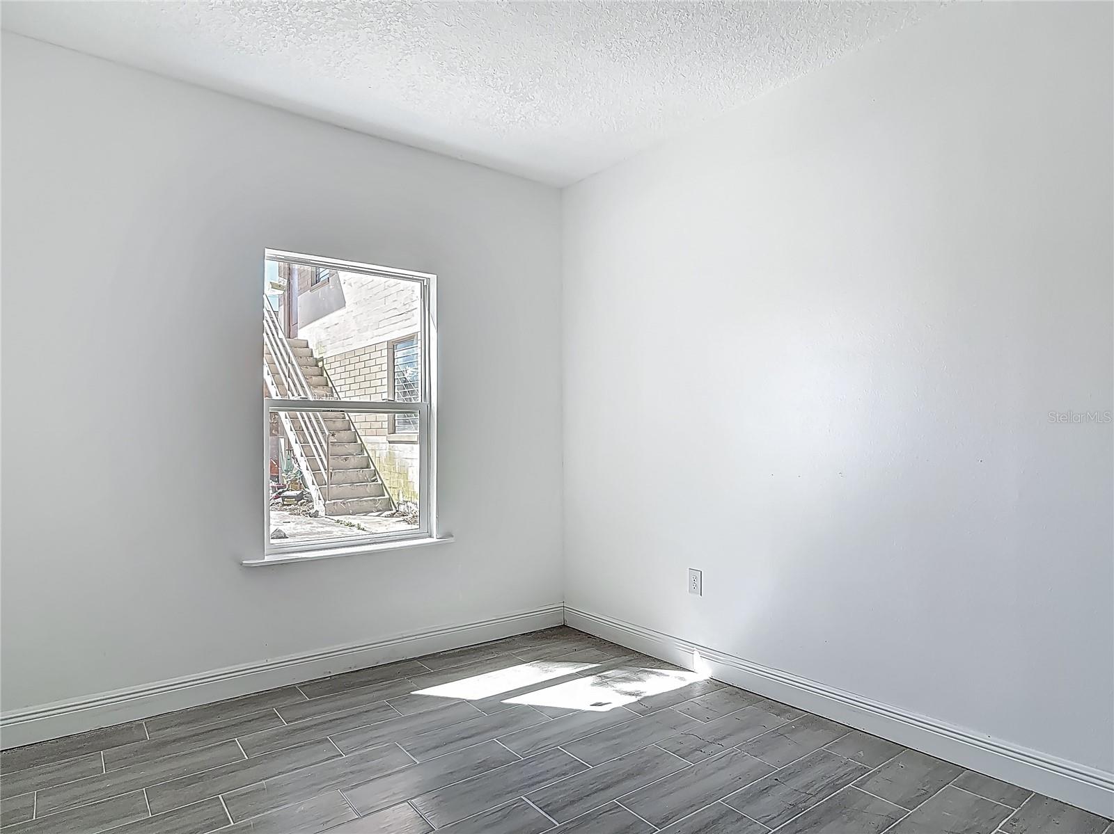 547 N Ridgewood Ave Property Photo 17