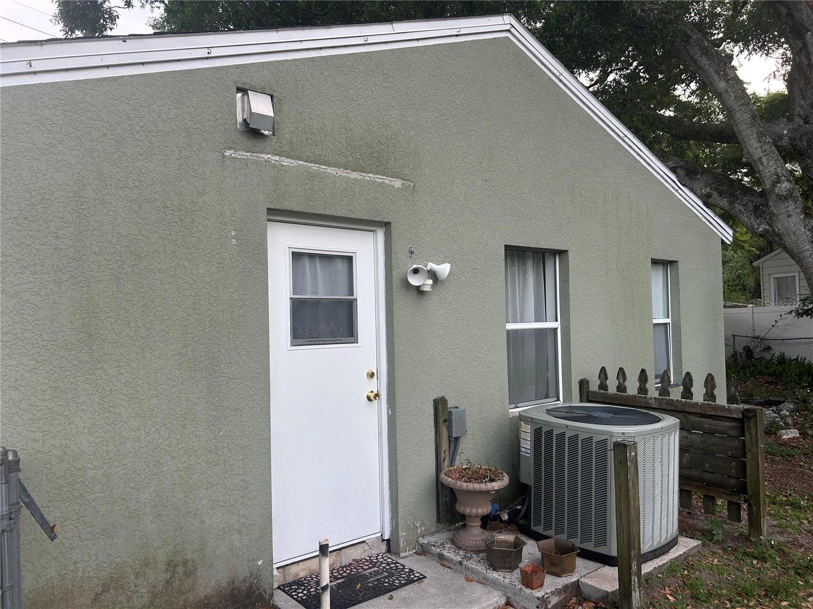 1600 Crestwood Dr Property Photo