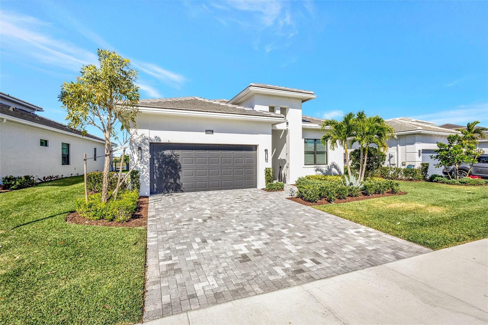 15865 Key Biscayne Ln Property Photo 1