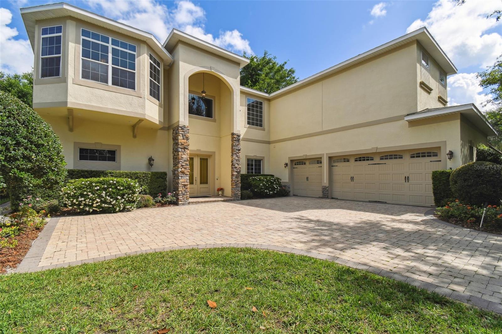 755 CRANES CT