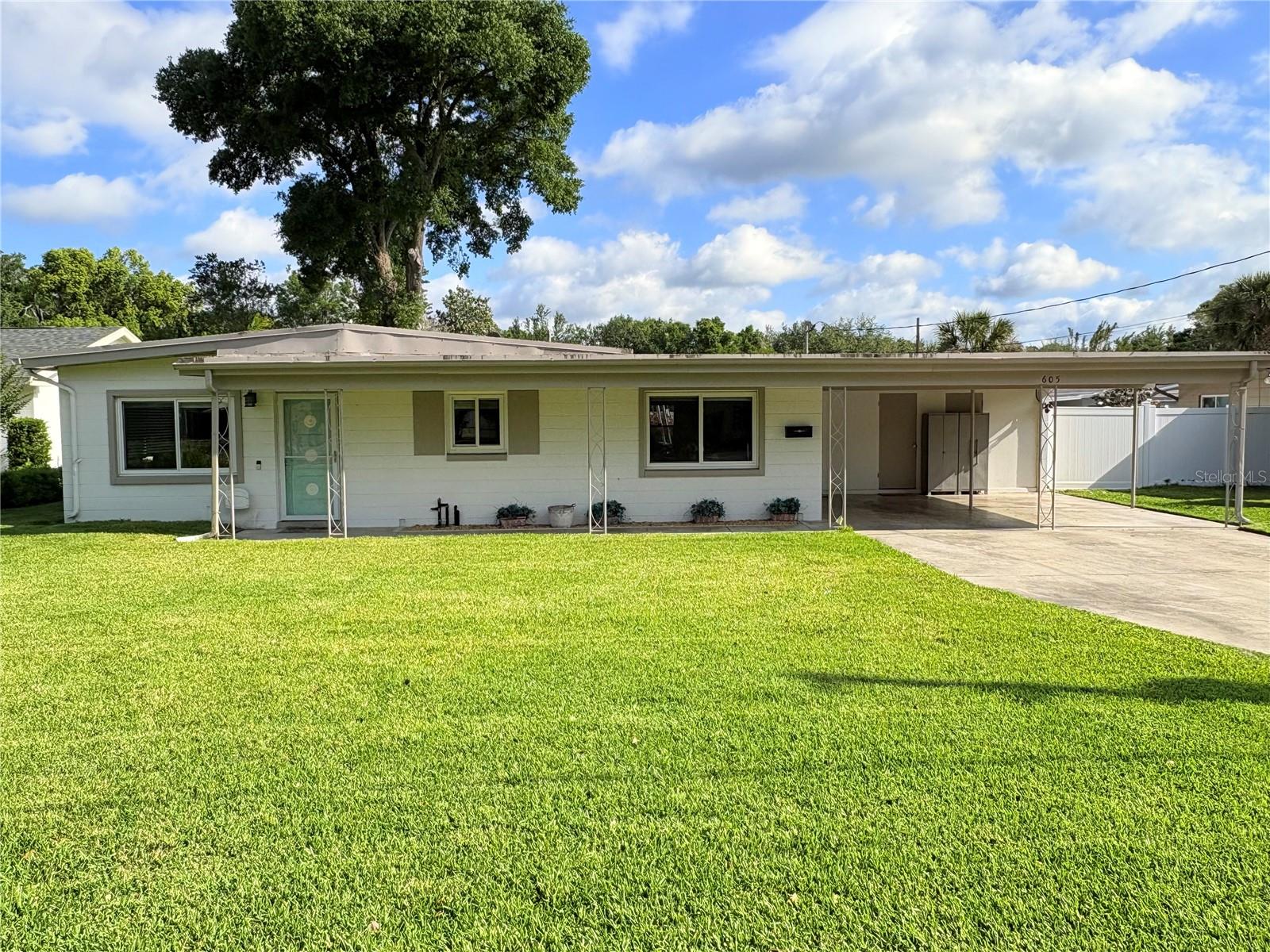 605 Oranole Rd Property Photo