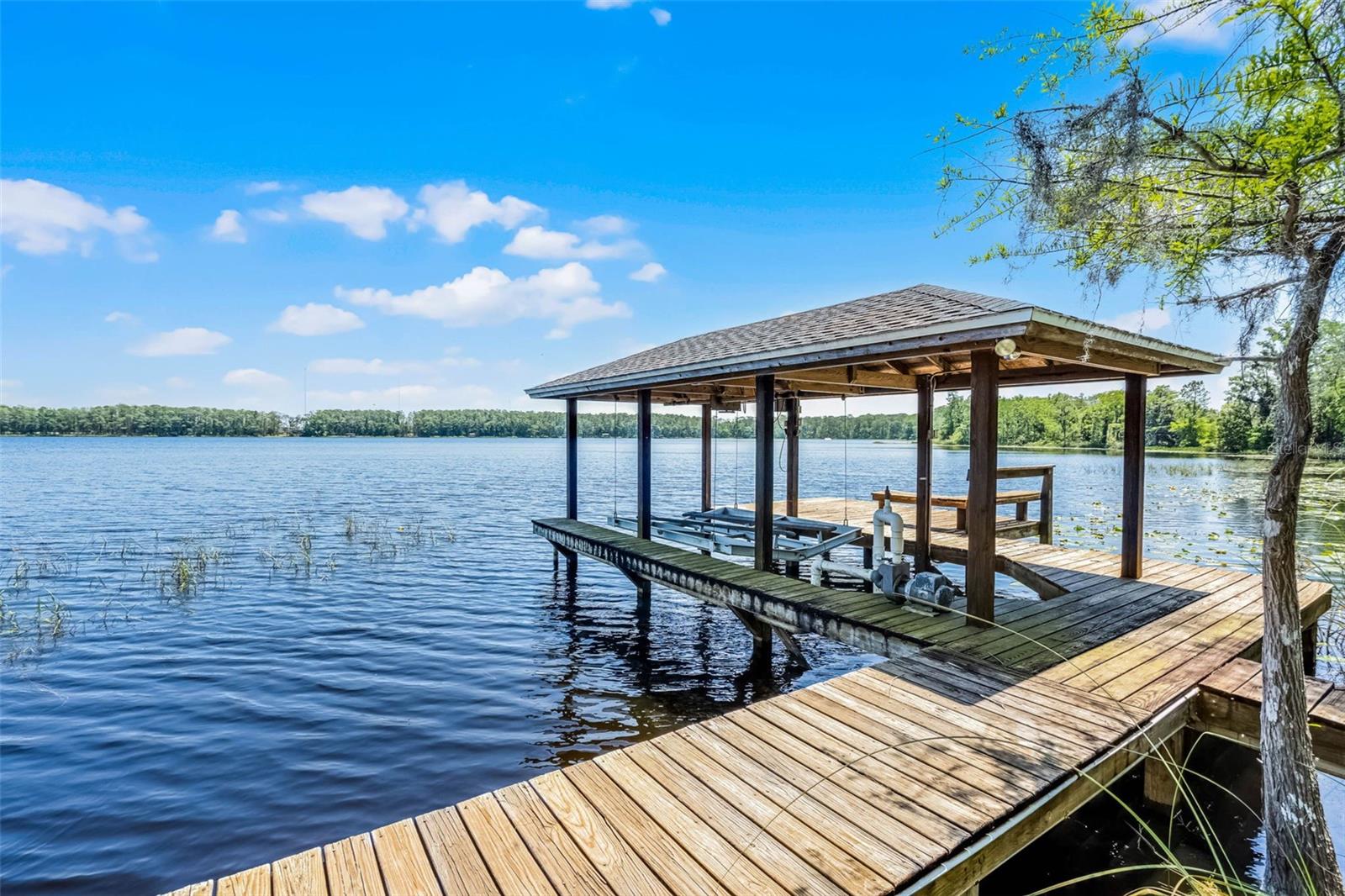 16692 Lake Pickett Rd Property Photo