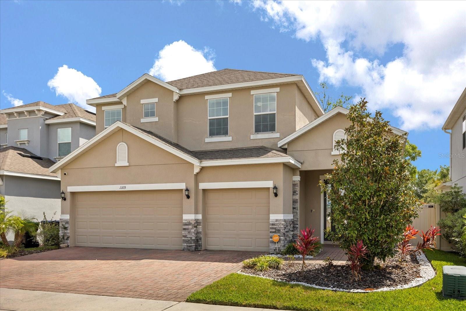 1109 Castlevecchio Loop Property Photo 2