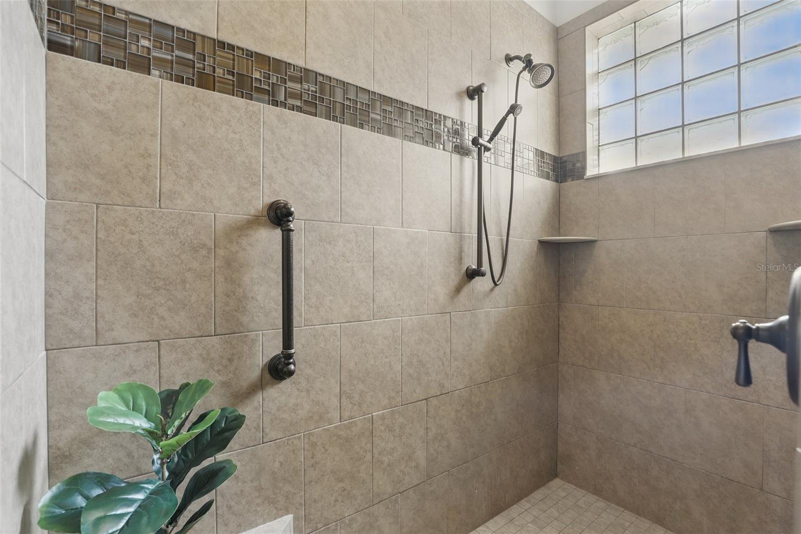 212 Hazeltine Dr Property Photo 20