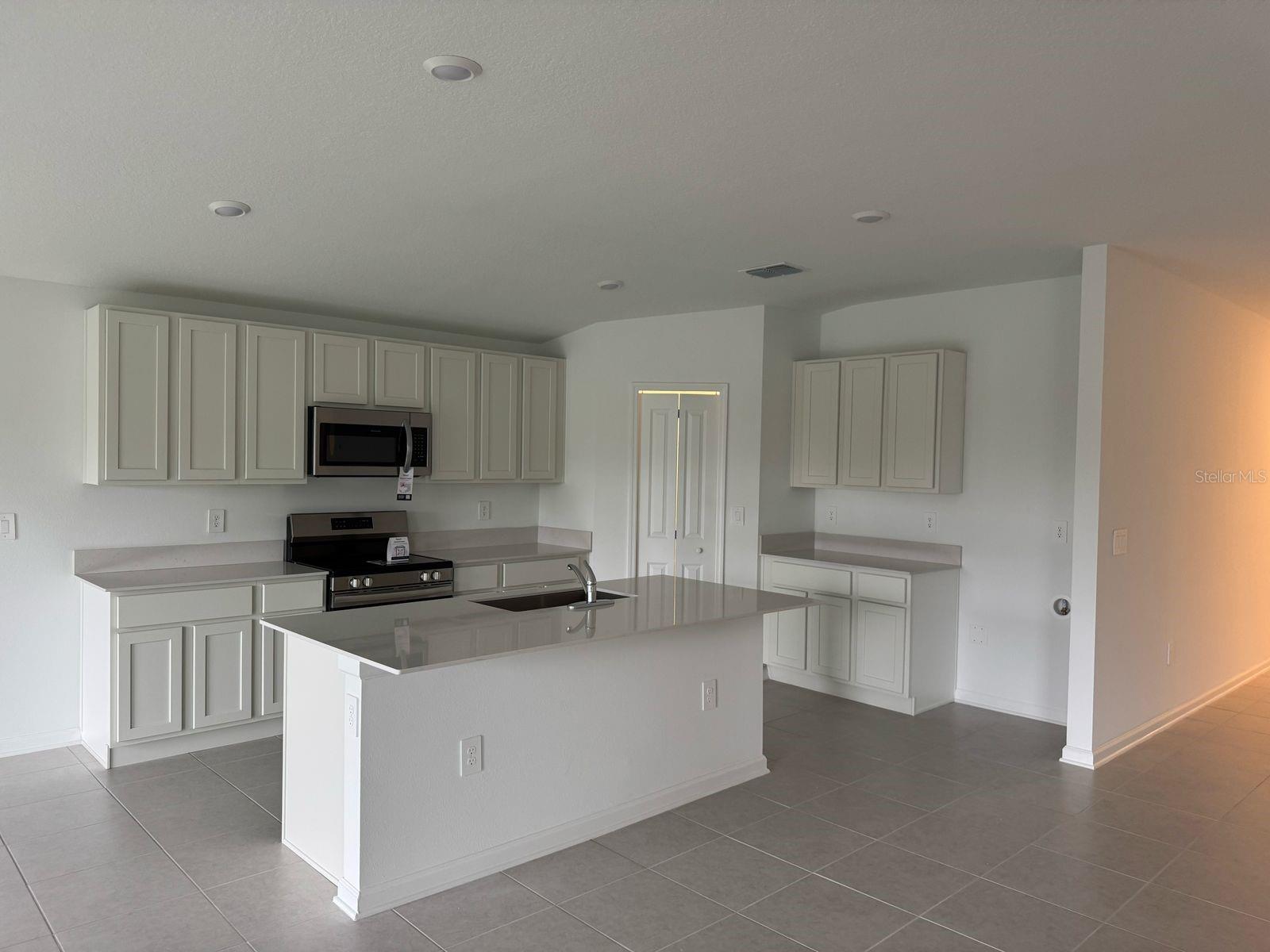 2073 Lasso Loop Property Photo