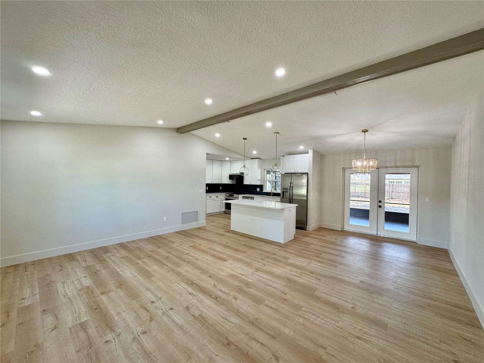 560 Garden Heights Dr Property Photo 4