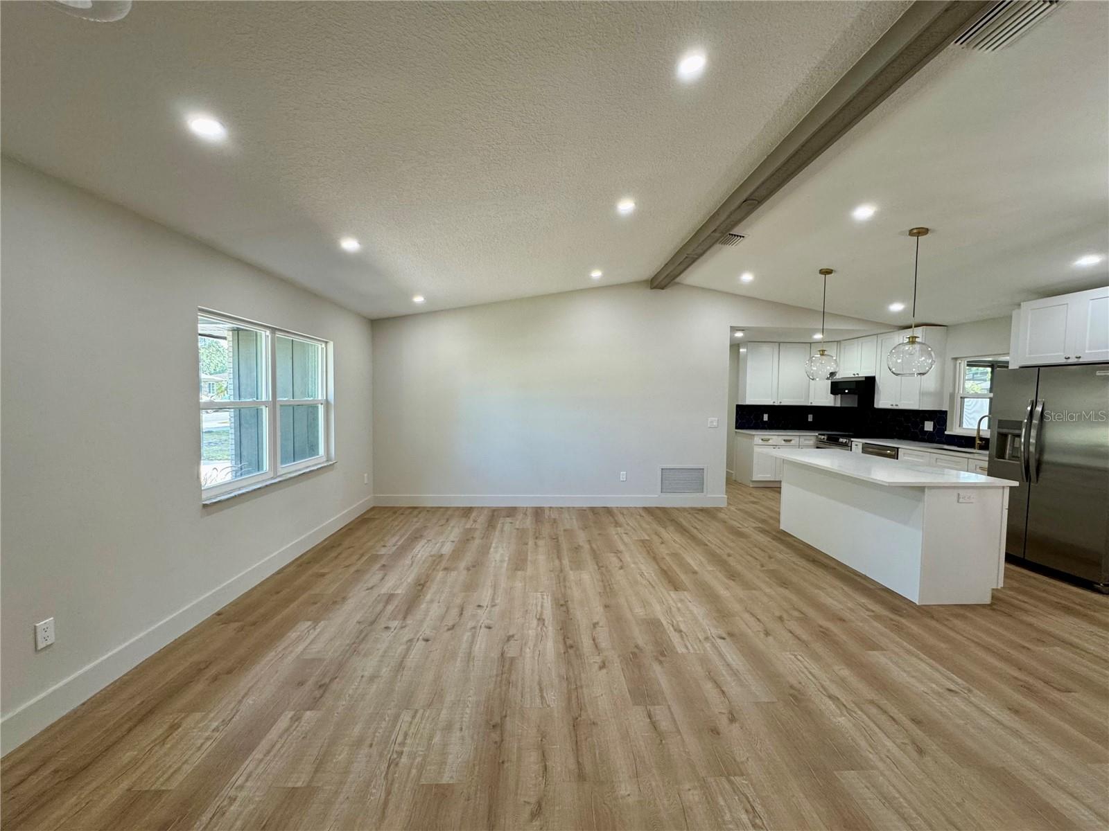560 Garden Heights Dr Property Photo 5