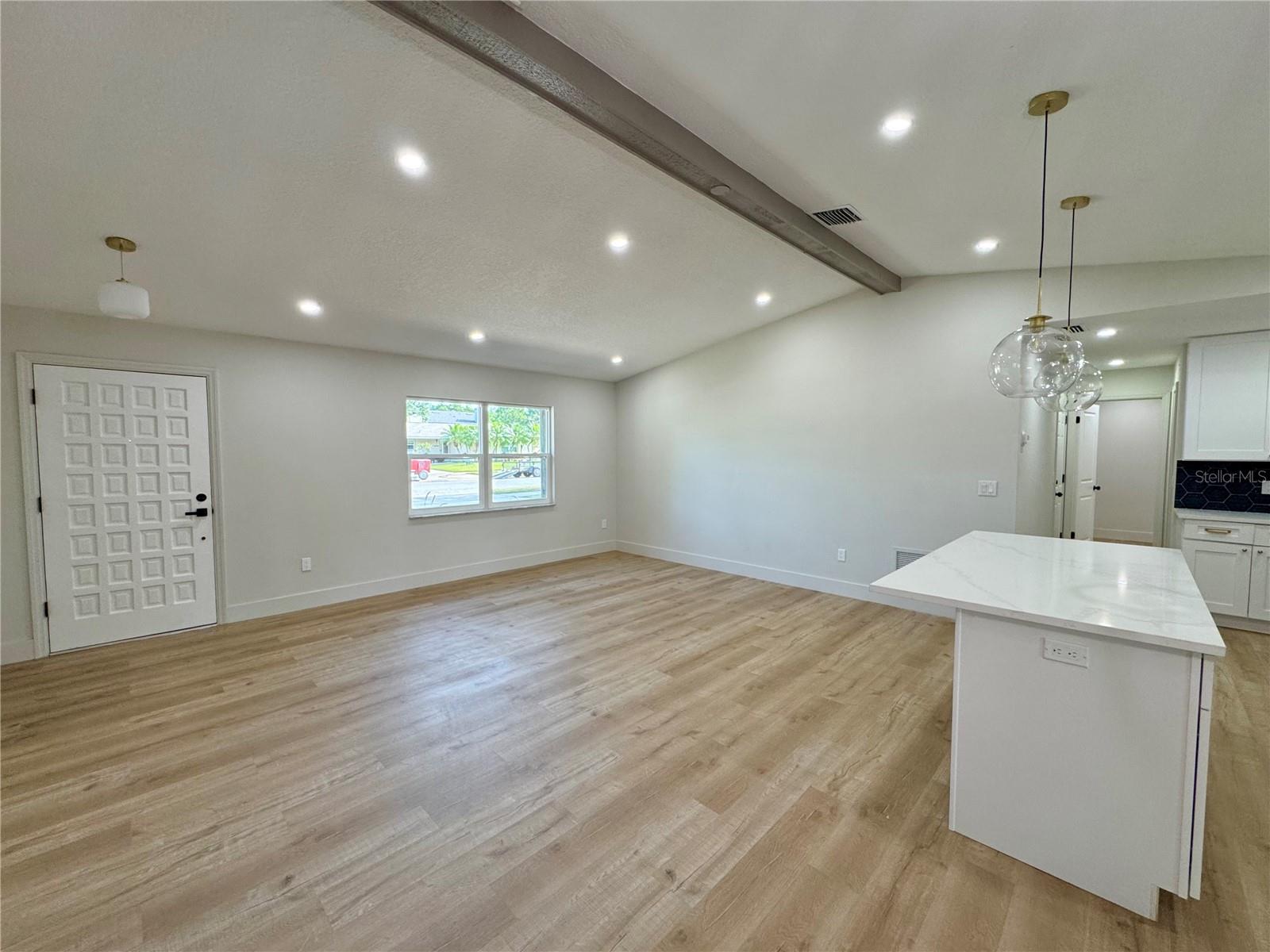 560 Garden Heights Dr Property Photo 6