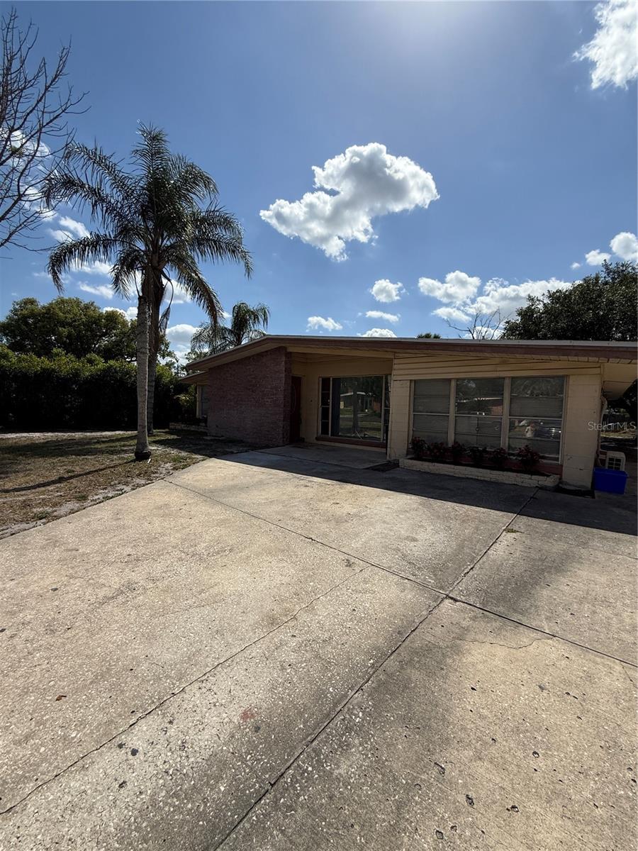 2626 S Laurel Ave Property Photo