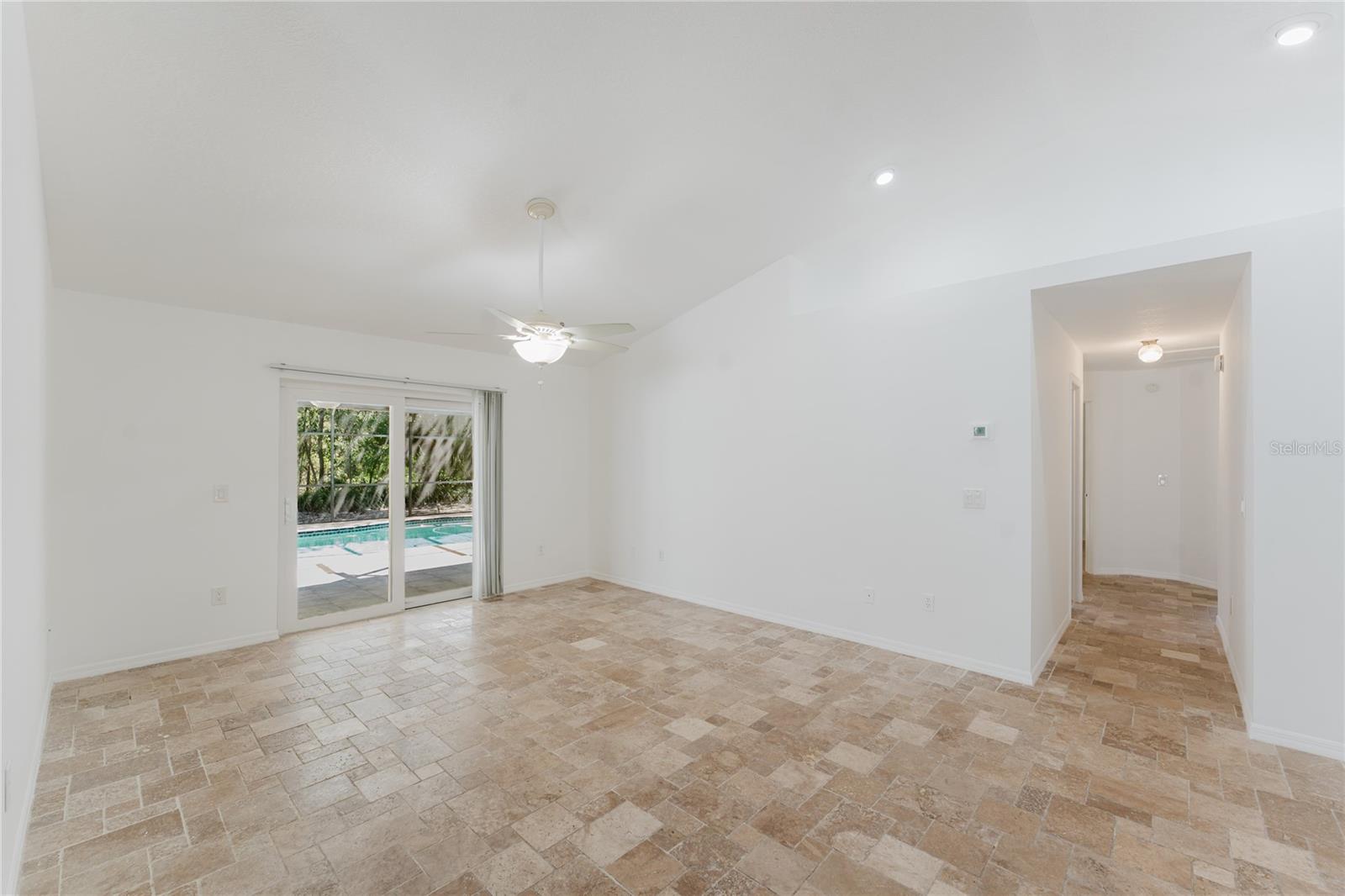 3033 S Horizon Pl Property Photo 4