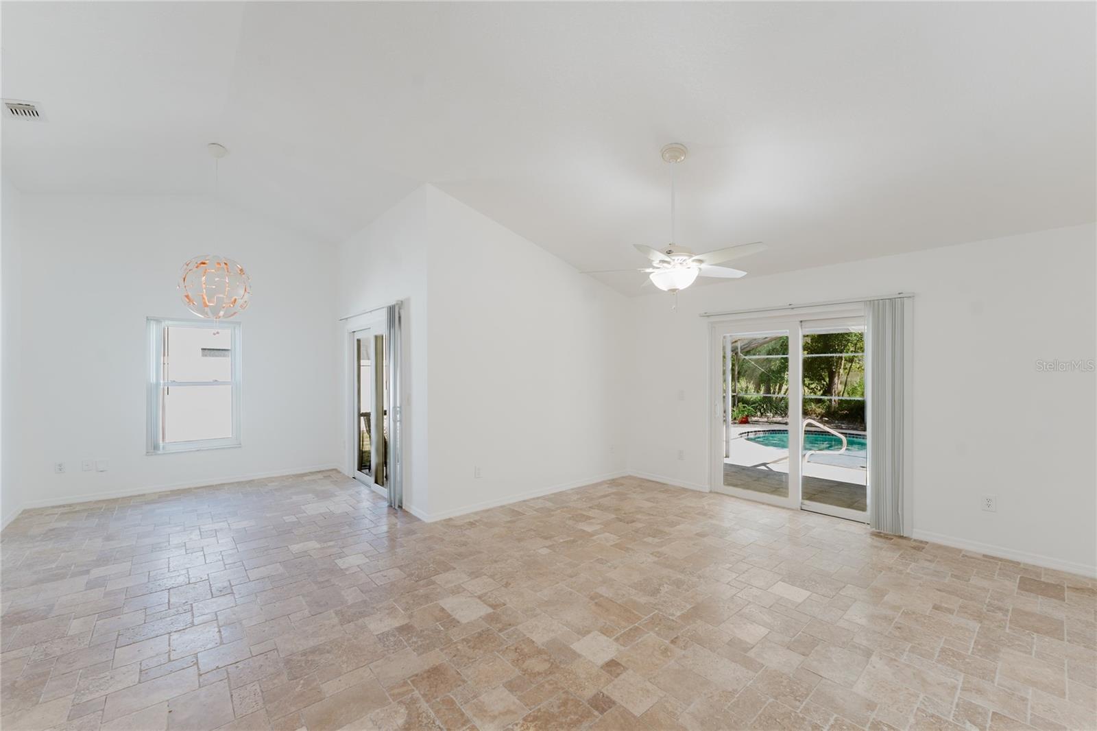 3033 S Horizon Pl Property Photo 6